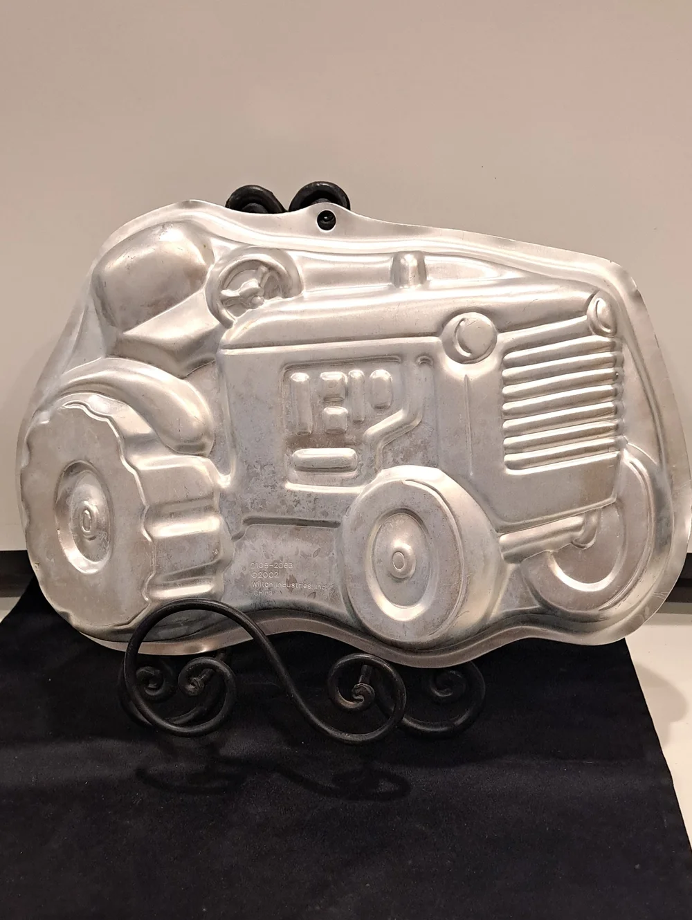 2 Vtg Wilton Cake Molds.  Clown With Ballons And Tractor. Good Condition.